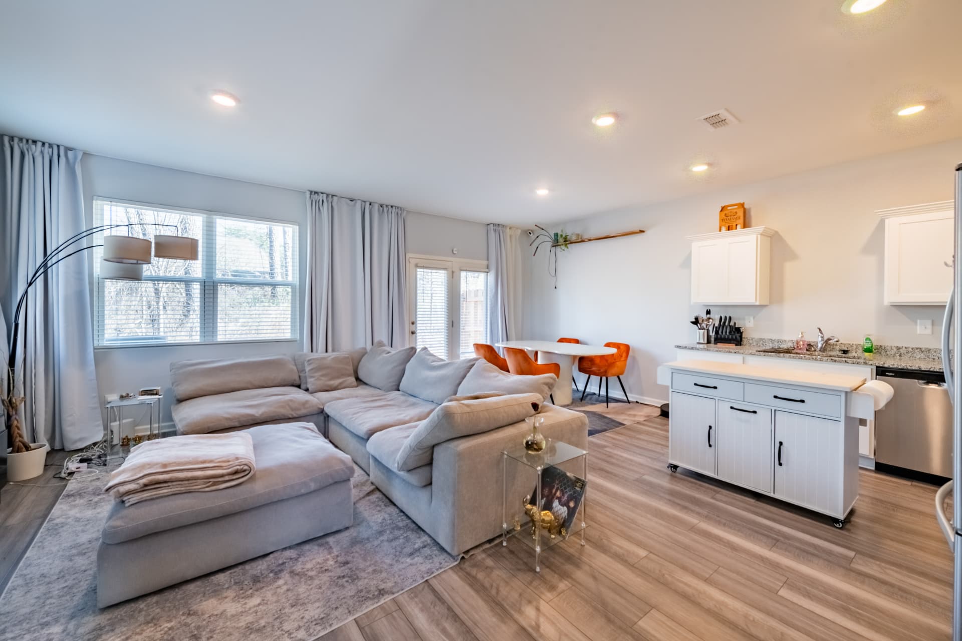 Actual Residence 333 open-plan living space